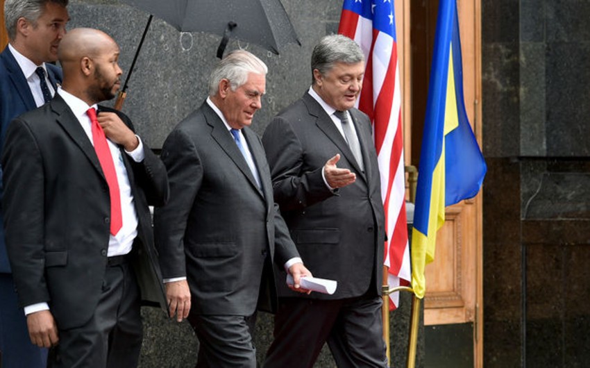 Порошенко и Тиллерсон обсудили санкции против России