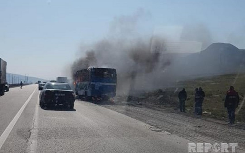 В Баку загорелся пассажирский автобус - ФОТО - ОБНОВЛЕНО