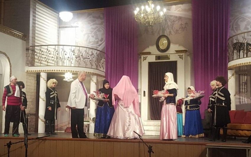 Musiqili Teatr Fəcr Festivalında çıxış edib