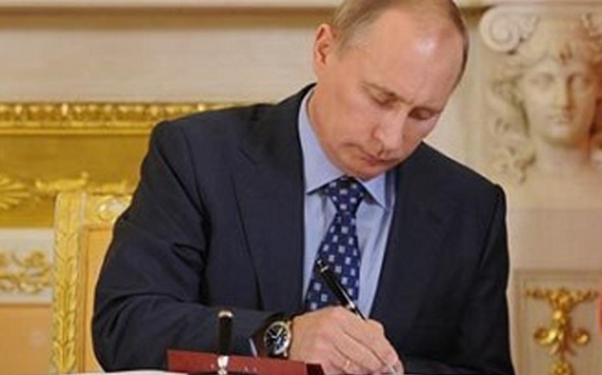 Putin 2018-ci ildə maaşının azaldılması barədə fərman imzalayıb