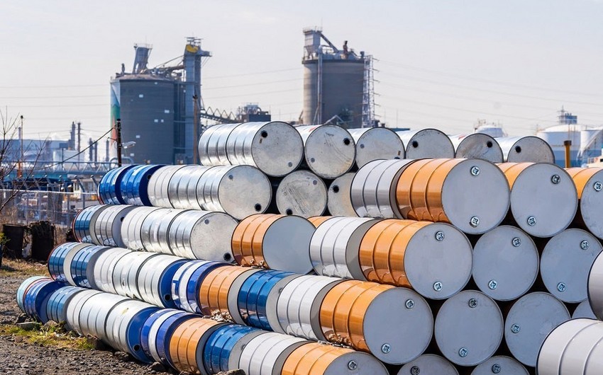 Ежедневный избыток нефти на рынке составляет 10 млн баррелей