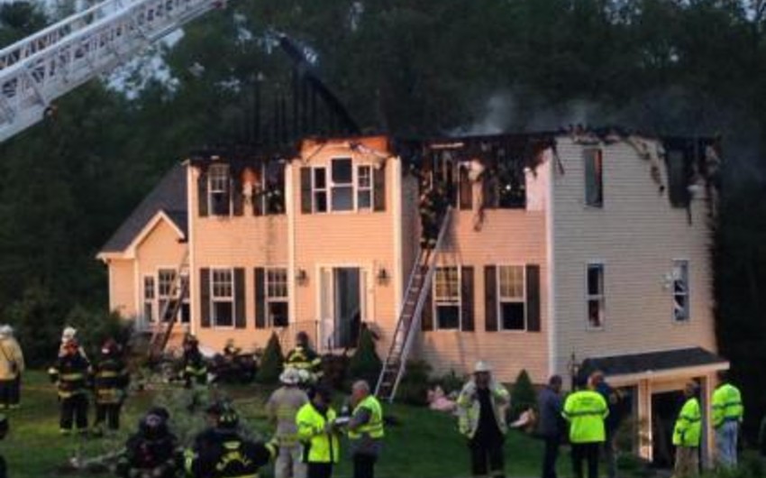 ​В США самолет рухнул на жилой дом, погибли три человека
