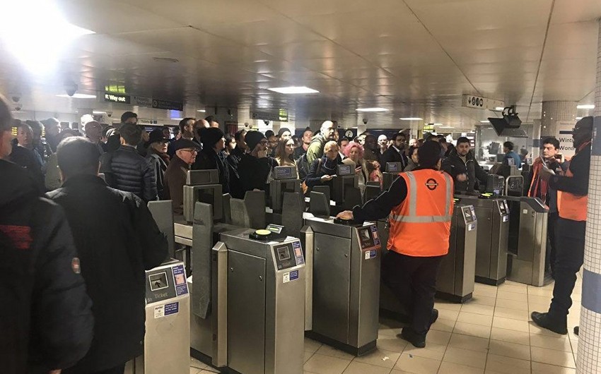 London metrosunda baş vermiş hadisə zamanı 15 nəfər xəsarət alıb