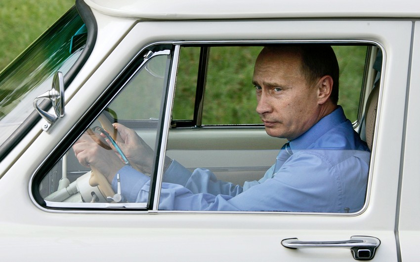 Putin: “90-cı illərdə taksi sürücüsü kimi əlavə pul qazanmalı olurdum”