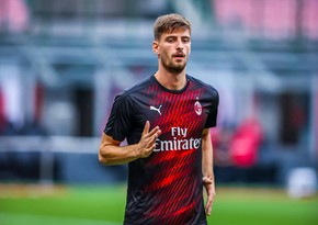 Milan futbolçusu ilə müqavilə müddətini artırıb