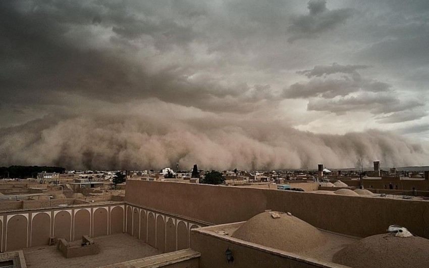 В Иране из-за песчаной бури пострадало более 450 человек