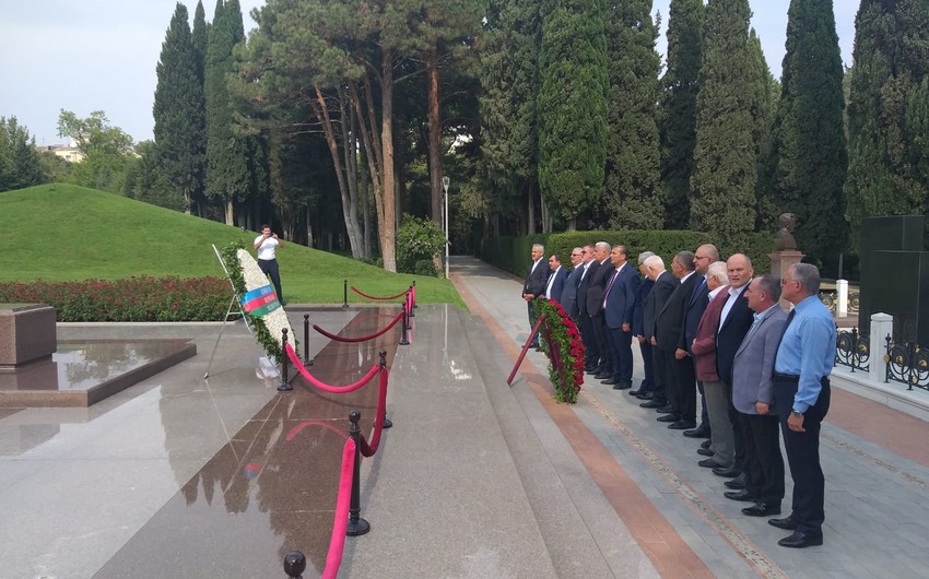 Group of 8th Congress of Journalists participants visit graves of Heydar Aliyev and Hasan Bey Zardabi