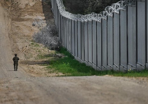 Польша заключила контракт на модернизацию забора на границе с Беларусью