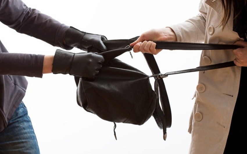 В Баку у женщины украли сумку в маркете OBA