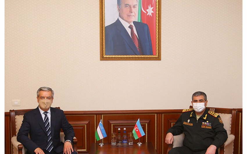 Обсуждены вопросы военного сотрудничества между Азербайджаном и Узбекистаном