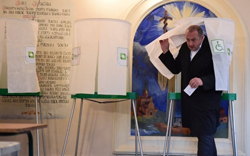 Премьер и президент Грузии проголосовали на выборах в местные органы власти