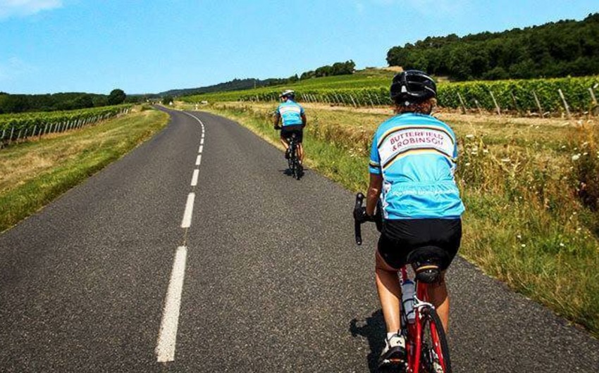 Yolu bölüşə bilməyən avtomobil sürücüləri və velosipedçilər, çatışmayan məşqçilər və bahalı velosipedlər - TƏHLİL