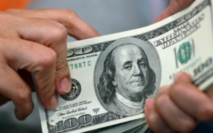 Dollar fond bazarında çaxnaşma fonunda bahalaşır