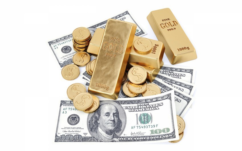 Gold shows moderate rise amid weakening dollar