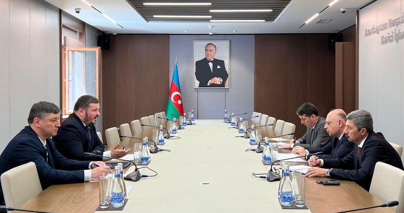 New Ukrainian ambassador presents copy of his credentials to Azerbaijani MFA