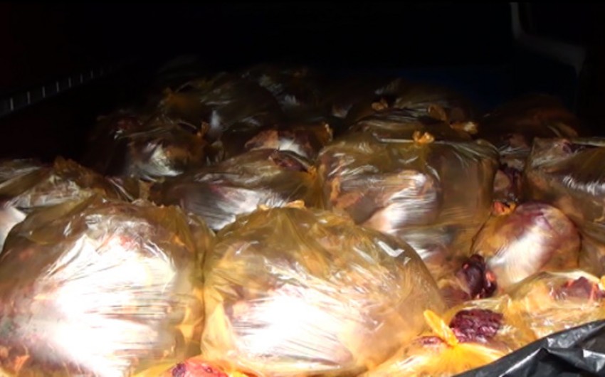 В Исмаиллинском районе в грузовом автомобиле обнаружено около 2 тонн конины
