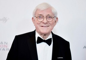 Phil Donahue, talk show host pioneer, dies at 88