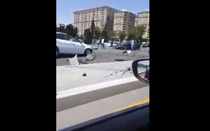 Üç avtomobilin toqquşması nəticəsində yaralanan qadın sürücü ölüb - VİDEO - YENİLƏNİB