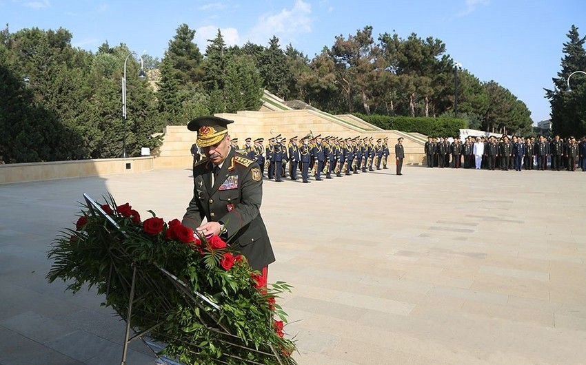 Defense Ministry’s leadership visited Alley of Honors and Alley of Martyrs