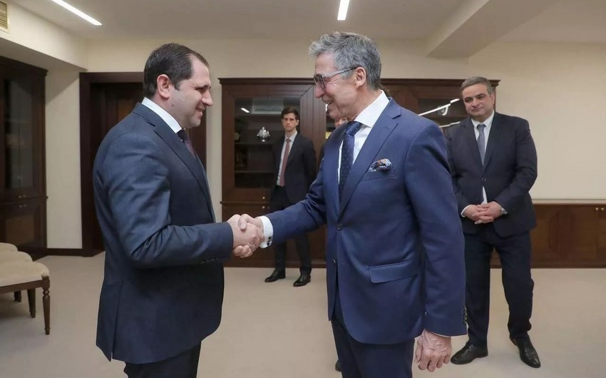 Ex-NATO Secretary General meets with Armenian Defense Minister in Yerevan