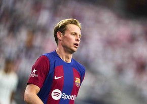 Man United reignite interest in Barcelona midfielder Frenkie de Jong