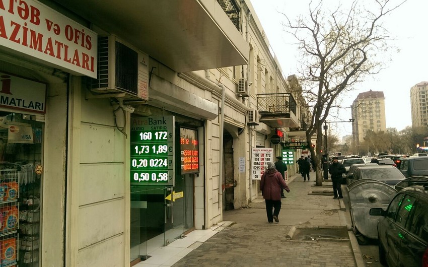 ​В Баку сохраняется дефицит наличных долларов