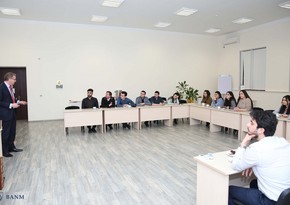 BP Vice President Niall Henderson conducts workshop at Baku Higher Oil School