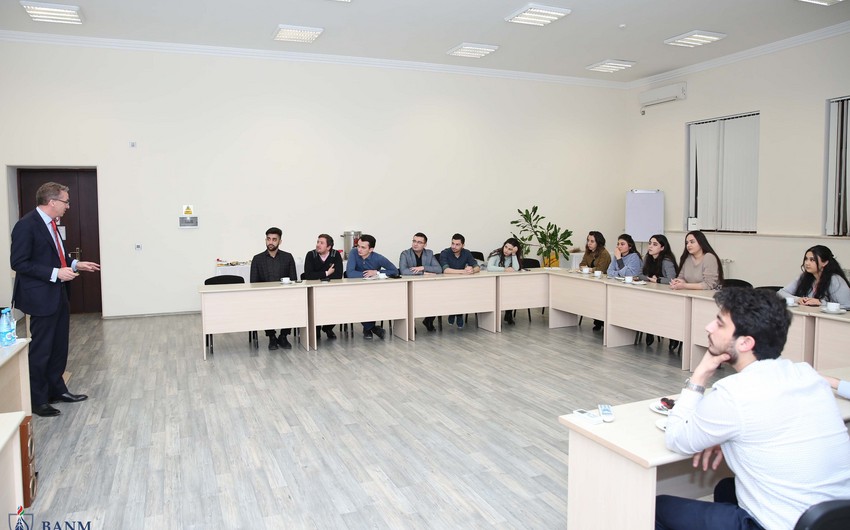 BP Vice President Niall Henderson conducts workshop at Baku Higher Oil School