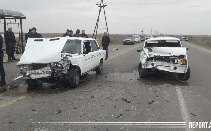 Kürdəmirdə iki avtomobil toqquşdu, xəsarət alanlar var - FOTO - VİDEO