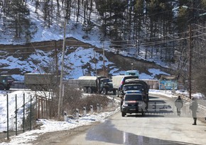 Vehicles belonging to Russian peacekeepers move freely on Khankandi-Lachin road 