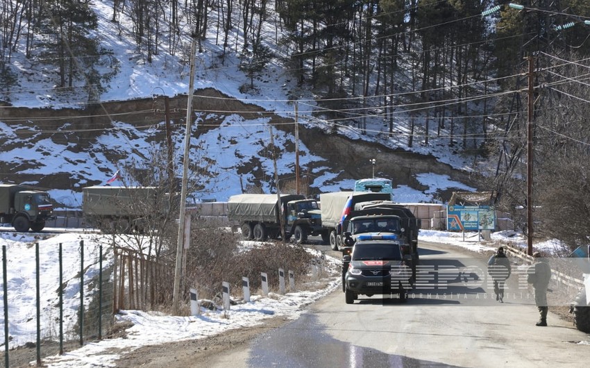 Vehicles belonging to Russian peacekeepers move freely on Khankandi-Lachin road 