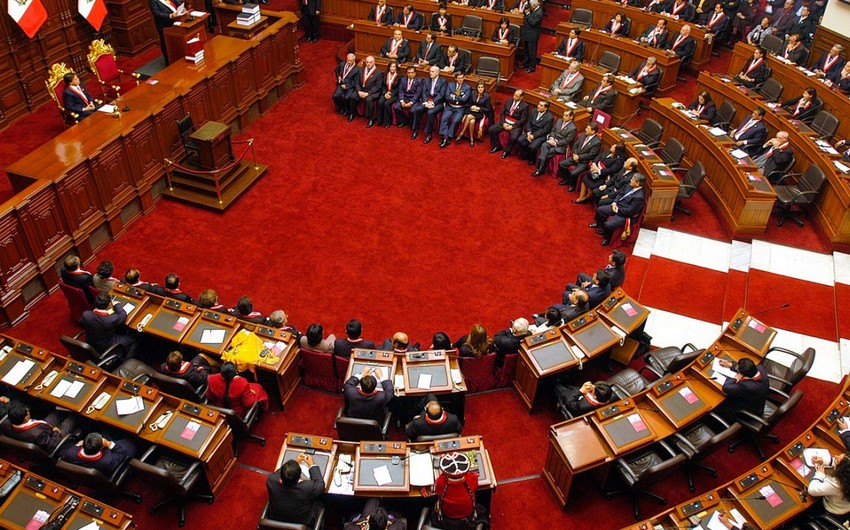 Peru parlamenti prezidentin impiçmenti məsələsini müzakirə edir