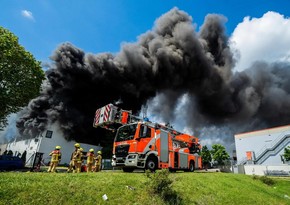 В Берлине возобновили тушение пожара на предприятии Diehl Metal
