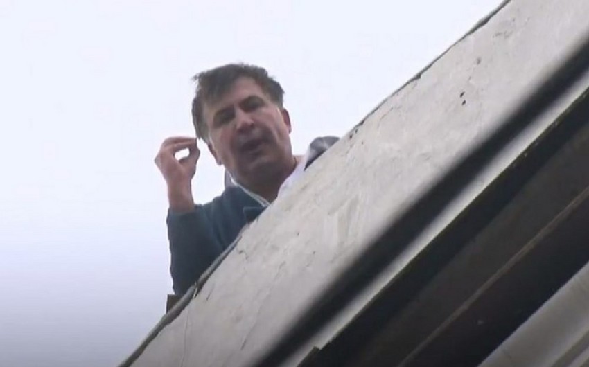 Саакашвили пригрозил спрыгнуть с крыши во время обыска - ВИДЕО - ФОТО - ОБНОВЛЕНО - 2