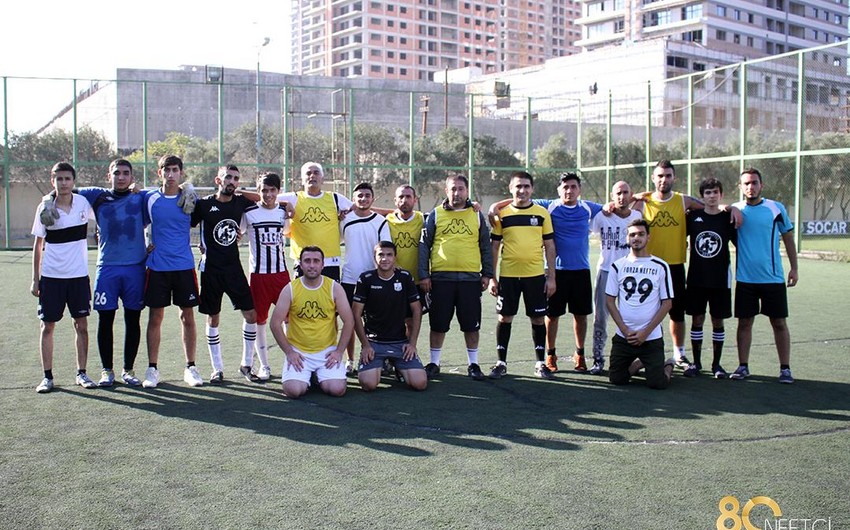 “Neftçi” klubunun rəhbərliyi azarkeşlərlə futbol oynayıb