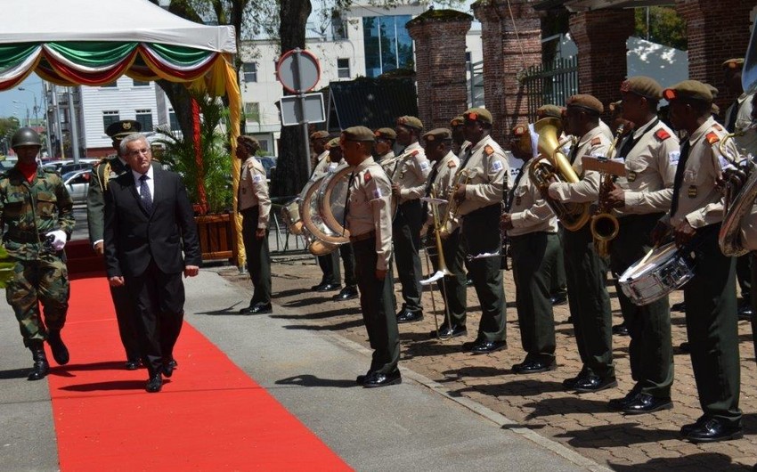 Эльхан Полухов вручил президенту Суринама верительные грамоты