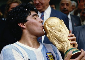 Napolinin stadionuna Maradonanın adı verildi