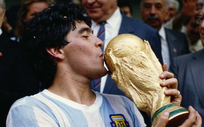 İtaliya klubları Maradonaya görə meydana qara sarğı ilə çıxacaqlar
