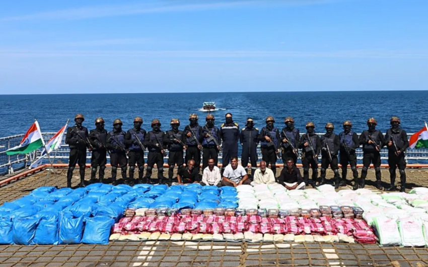 ВМС Индии перехватили судно с наркотиками у берегов Гуджарата