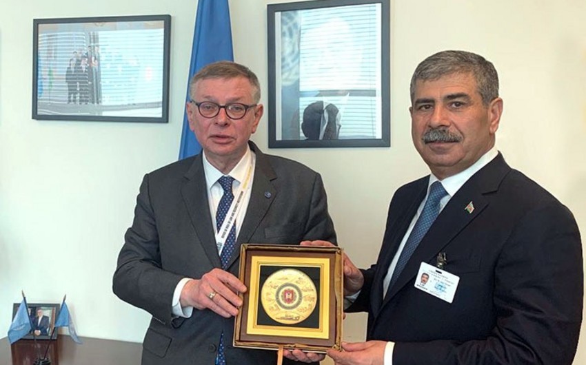 Министр обороны Азербайджана встретился с помощником генерального секретаря ООН