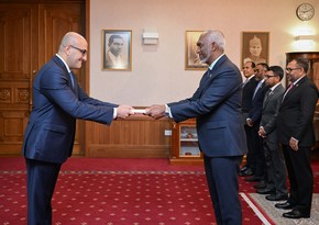 Non-resident Azerbaijani ambassador presents his credentials to president of Maldives