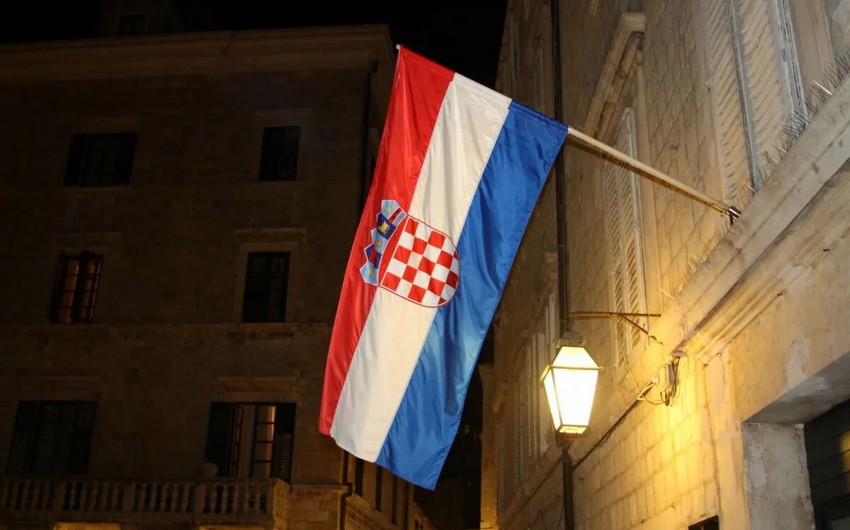 Croatia suspends processing of Syrian asylum applications