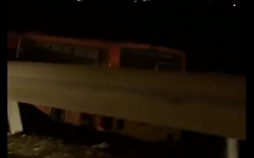 В Хырдалане перевернулся автобус, пострадали 9 человек - ВИДЕО