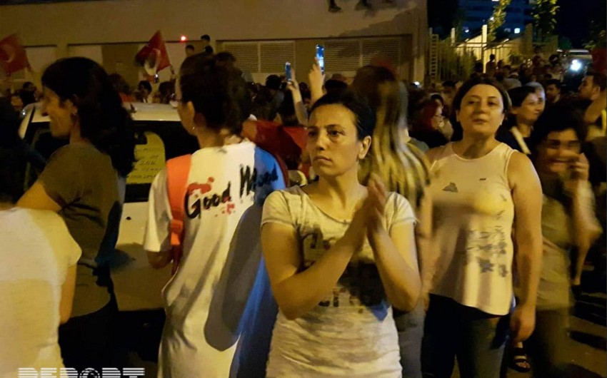 Жители Стамбула отметили победу Экрема Имамоглу - ФОТОРЕПОРТАЖ - ВИДЕО