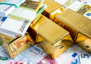 Стоимость золота на мировых рынках снижается 