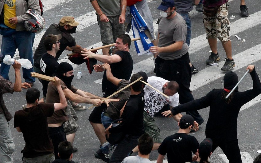 Yunanıstanda iğtişaşlarda iştirak etdiyi üçün 77 nəfər saxlanılıb