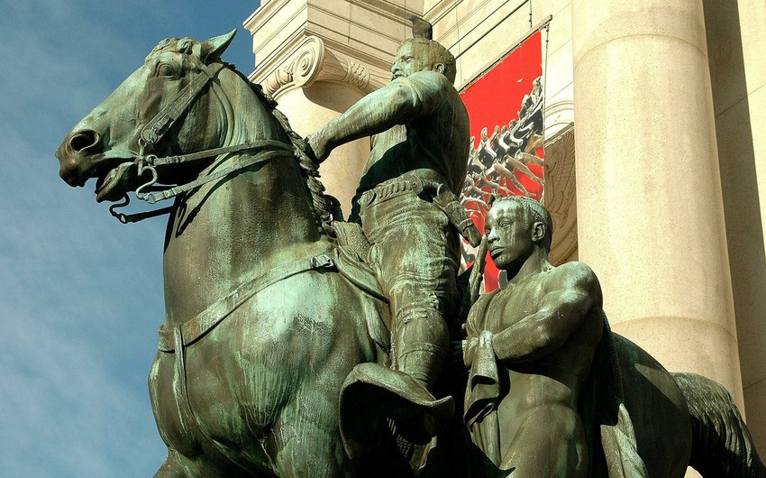 Roosevelt statue removed from New York museum 