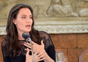 Angelina Jolie surrounded by her six children for red carpet since Brad Pitt split