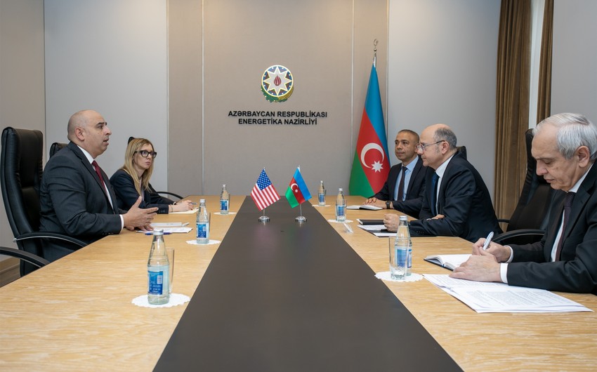 Hugo Guevara, Parviz Shahbazov discuss role of Azerbaijan in energy security