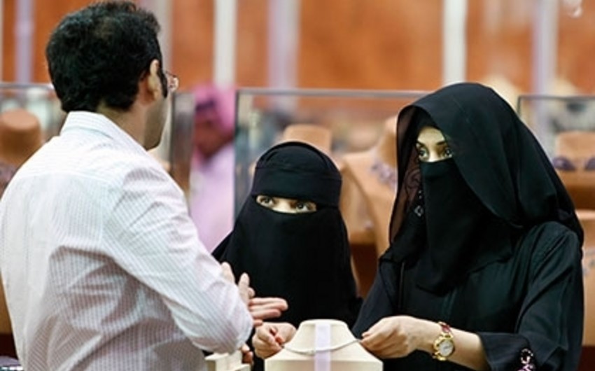 ​В Саудовской Аравии женщинам разрешили работать по вечерам